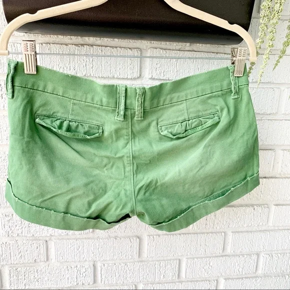 Abercrombie & Fitch Green Cuffed Shorts Size 2 - Picture 5 of 8